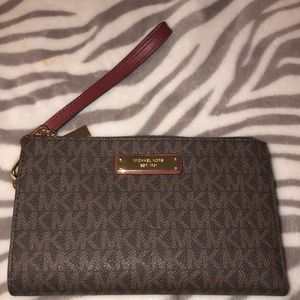 Adele Logo Smartphone Wallet